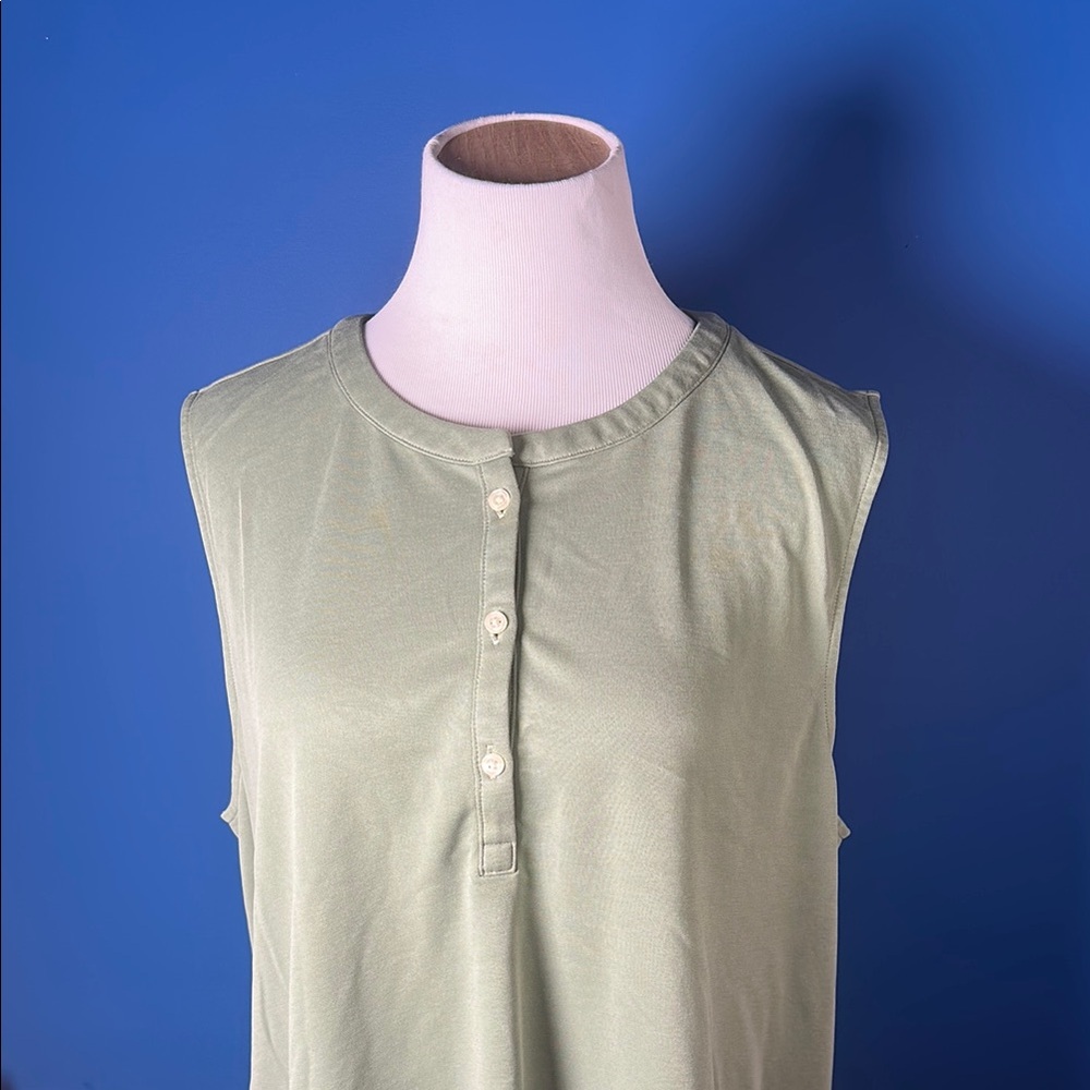 Sleeveless Green Top - Picture 2 of 7